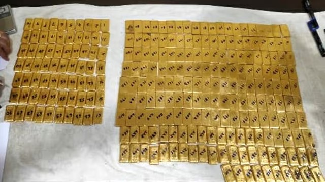 Thu giữ 43 kg vàng trị giá 120 tỷ đồng trong ô tô tại biên giới, mất 18 tiếng kiểm kê