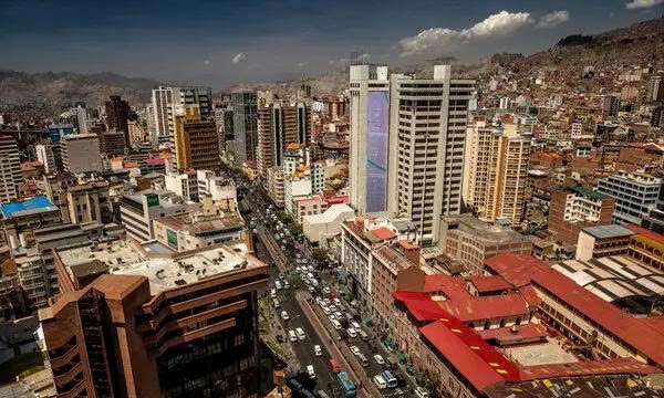 Từ chối Starlink của Elon Musk, quốc gia 12 triệu dân quyết chọn nhà thầu Trung Quốc dù Internet yếu đến mức phải trèo cây để vào mạng