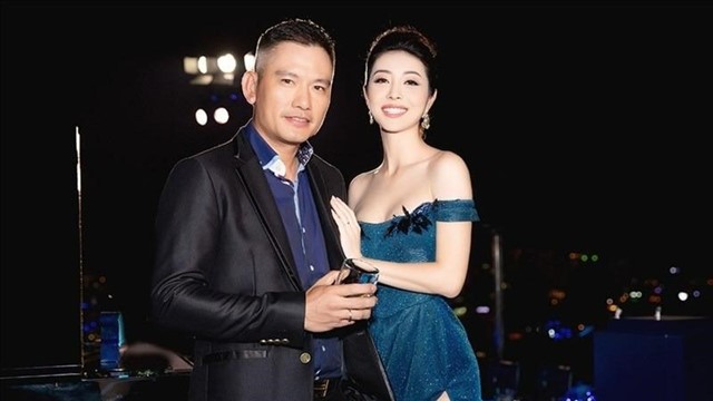 Hoa hậu là cháu dâu Chủ tịch FPT, 40 tuổi sống trong biệt thự, đi xe sang tiền tỷ, mẹ chồng quyền lực lọt top giàu nhất sàn chứng khoán Việt