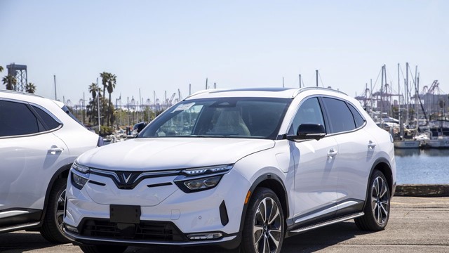 Dùng VF 8 chạy 2.800km kéo theo cả rơ mooc, người dùng Mỹ nói về điều bất ngờ khi xe chỉ còn 1% pin