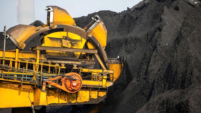 Mưa giải nhiệt, lợi nhuận ‘bốc hơi’: Ông trùm ngành than gồng mình giữa tồn kho 100 triệu tấn