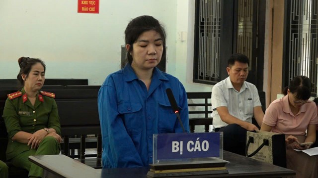 Tuyên phạt nhân viên ngân hàng Huỳnh Ngọc Phương Anh 12 năm tù 