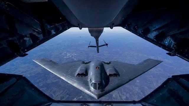 Chiến cơ tàng hình 2 tỷ USD của Mỹ bay 37 tiếng không cần nghỉ, là mẫu duy nhất có thể thả bom nặng tới 14 tấn