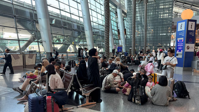 Nhiều sân bay vỡ trận, trung tâm hàng không thế giới tê liệt vì căng thẳng Trung Đông