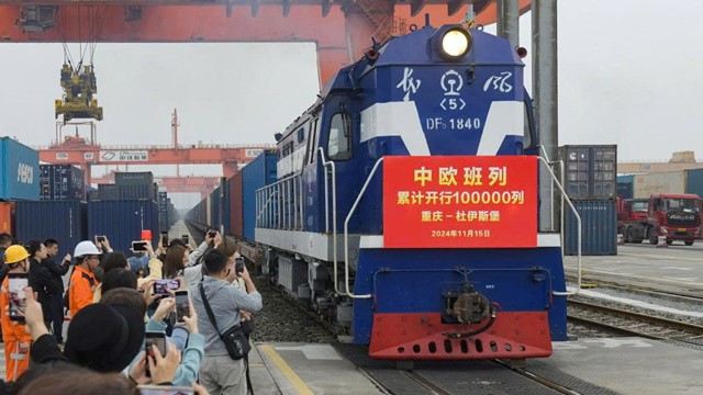 'Kênh đào trên đường ray' giúp Trùng Khánh tạo nên kỳ tích: Từ vùng núi hẻo lánh hóa 'siêu cảng' kết nối liên lục đia Á - Âu