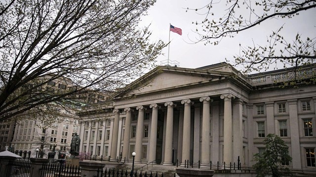 Chủ nợ lớn thứ 3 bất ngờ bán tháo ồ ạt trái phiếu Mỹ, gom mạnh 200 tấn vàng: Chuyện gì xảy ra?