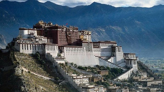 Láng giềng Việt Nam đưa siêu trung tâm dữ liệu lên núi cao gần 5.000m: Công suất đủ xử lý hàng triệu phép tính trong vài giây, tiết kiệm 320 triệu kWh điện