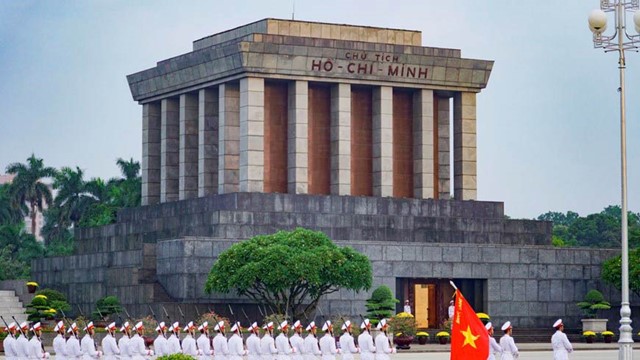 Tin mới về phụ cấp cho sĩ quan làm nhiệm vụ giữ gìn thi hài Bác Hồ