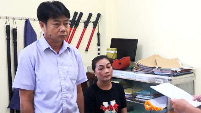 Khám xét nơi ở, khởi tố vợ chồng giám đốc Võ Khắc Huy 