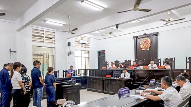 Tuyên án tù nhóm cán bộ cảng Cam Ranh nhận hối lộ