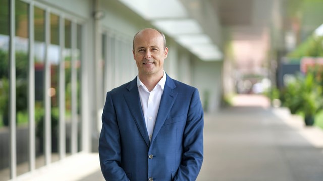 Tân Giám đốc Đại học có học phí cao bậc nhất Việt Nam: Giáo sư từng lãnh đạo nhiều trường danh tiếng quốc tế, Tiến sĩ ĐH Melbourne