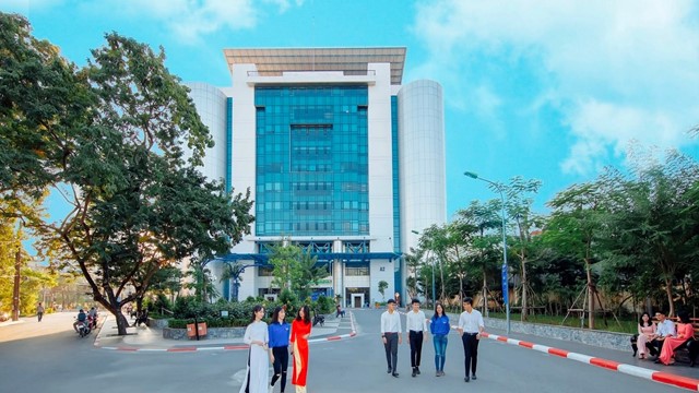 Đại học khối Kinh tế hàng đầu Việt Nam: Vừa tuyển thẳng hơn 300 'siêu cao thủ', nơi đào tạo 10 CEO ngân hàng lớn nhất nước