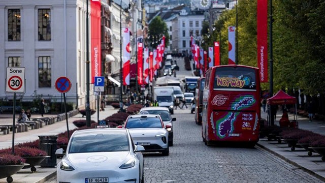 Quốc gia 5,5 triệu dân sắp loại bỏ hoàn toàn xe xăng, 97% xe mới là xe điện