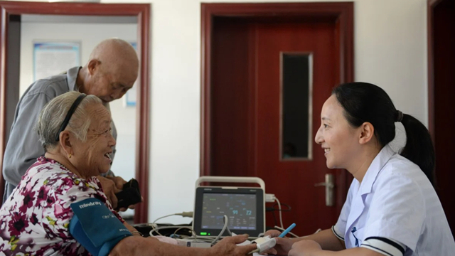 Hàng triệu người Trung Quốc từ bỏ BHYT quốc gia, chuyện gì đang xảy ra?