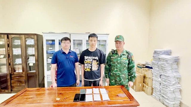 Bắt giữ đối tượng vận chuyển 6kg bạc từ Trung Quốc về Việt Nam