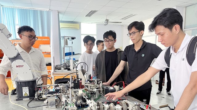 Tin vui, sinh viên học 4 ngành này sẽ được miễn hoàn toàn học phí nếu học tại tỉnh lớn thứ hai cả nước