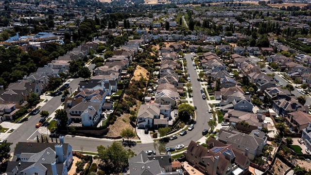 11.700 căn nhà về tay người Trung Quốc chỉ trong 12 tháng: Chuyện gì đang xảy ra ở siêu cường số 1 thế giới?