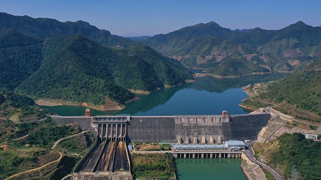 Xã nhỏ 14.000 dân ẩn mình giữa lòng hồ thủy điện lớn nhất Đông Nam Á