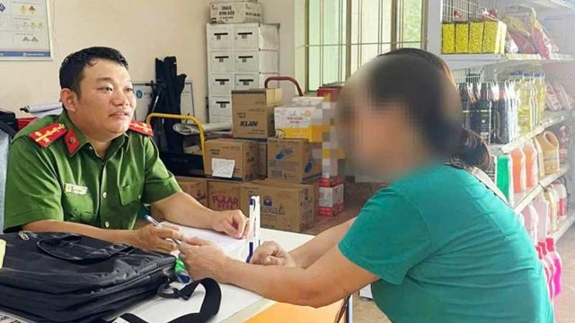 Chị N. đến bưu điện chuyển 60 triệu để nhận quà từ 'Việt kiều Mỹ', ít phút sau công an ập tới