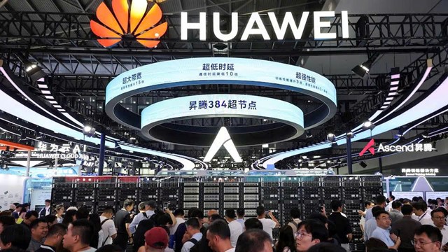 Huawei tung ‘quái vật’ AI 384 chip, thách thức trực diện Nvidia