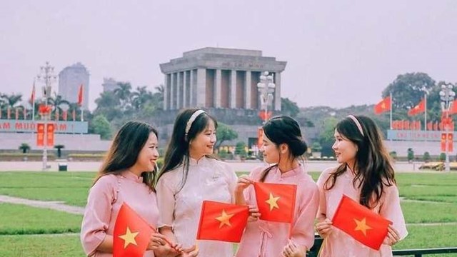 Du khách đến Hà Nội dịp Quốc khánh 2/9 tăng mạnh nhờ sức hút của 'tour yêu nước'