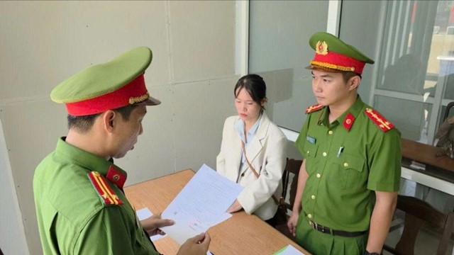 Chính thức khởi tố đối tượng Bùi Thị Vĩ vay tiền ngân hàng