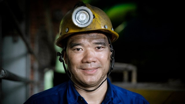 Chính thức trao tặng danh hiệu Anh hùng Lao động cho thợ lò Phạm Đình Duẩn