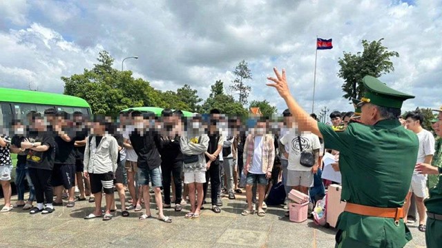 Tiếp nhận 85 công dân Việt Nam từ Campuchia, nhỏ nhất là 15 tuổi