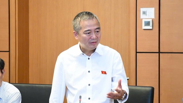 PGS.TS Nguyễn Lân Hiếu đề xuất với Chủ tịch FPT: Sẽ triển khai dự án đặt máy sốc điện nơi công cộng để hỗ trợ cấp cứu ngừng tuần hoàn