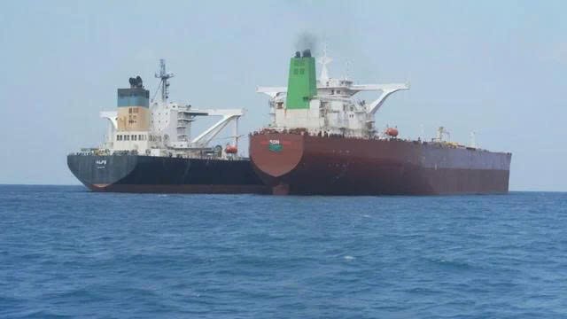 Cách Trung Quốc qua mặt Mỹ, âm thầm bơm tiền cho Iran bằng ‘đội tàu ma’