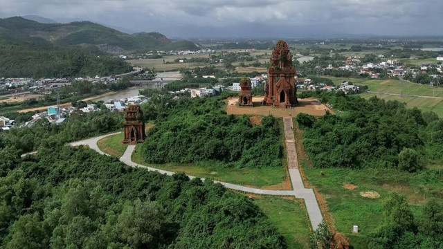 Di tích quốc gia 1.000 năm tuổi của Việt Nam bị xâm hại