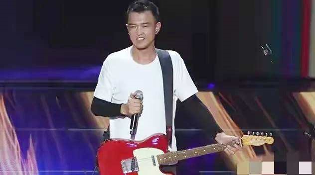 Nam ca sĩ nổi tiếng đột tử ở tuổi 35