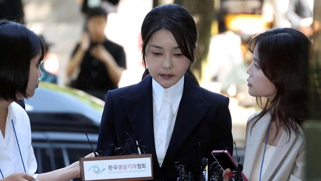 Phát hiện dây chuyền kim cương, đồng hồ và loạt quà tặng xa xỉ khi khám xét nhà cựu Đệ nhất phu nhân Hàn Quốc