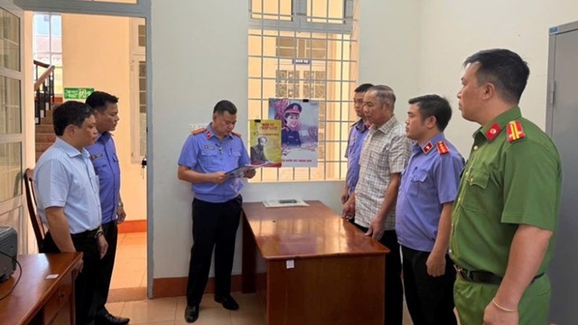 Bắt giữ một cựu thẩm phán TAND