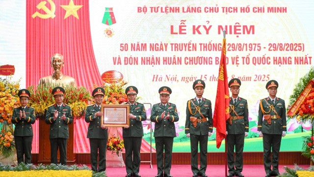 Bộ Tư lệnh Lăng Chủ tịch Hồ Chí Minh nhận Huân chương cao quý