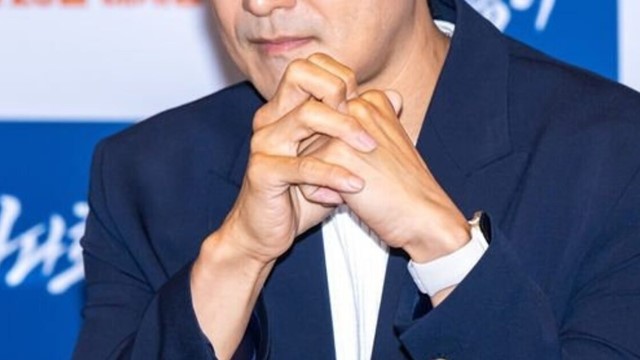 'Ông hoàng phòng vé' bị cảnh sát điều tra khẩn cấp