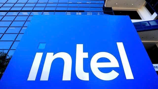 Ông Trump muốn rót vốn để giải cứu Intel, cổ phiếu bật tăng