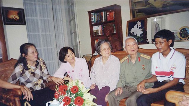 Quán quân Olympia giàu có nhất nhì Việt Nam từng được Đại tướng Võ Nguyên Giáp tặng sách, động viên