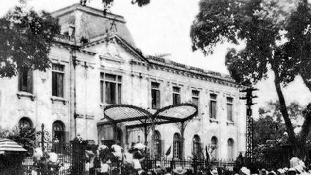 Tòa nhà hơn 100 tuổi gắn liền với Cách mạng Tháng Tám, là nơi ở và làm việc của Chủ tịch Hồ Chí Minh