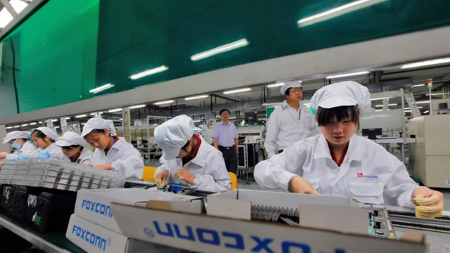 Foxconn tức tốc tuyển công nhân lắp ráp iPhone 17, mức thưởng có thể lên đến 30 triệu đồng/tháng