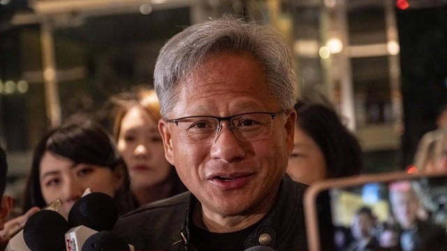 CEO Nvidia Jensen Huang bất ngờ bay riêng tới Đài Loan, căng thẳng chip Mỹ - Trung lên cao trào?