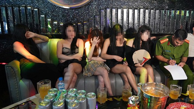 Quán karaoke bí mật xây dãy ký túc xá 'bao nuôi' 38 nhân viên nữ, có người dưới 16 tuổi 
