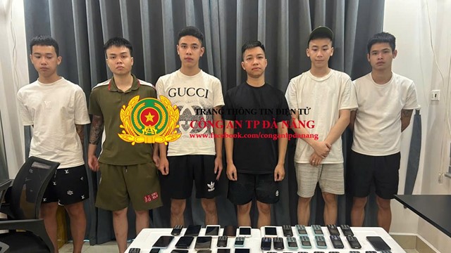 Khởi tố 2 thanh niên điều hành đường dây vay nặng lãi, khiến hàng nghìn điện thoại iPhone bị khóa