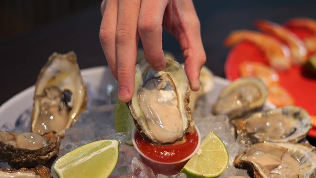 2 người tử vong do nhiễm 'vi khuẩn ăn thịt người' sau khi ăn hàu sống