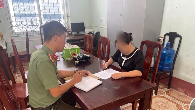 Bà H. chuẩn bị chuyển 1.000 USD để nhận ‘phần thưởng từ tỷ phú Elon Musk’, con trai phát hiện lập tức báo công an