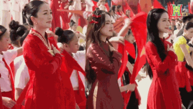 Cô gái sinh năm 2003 được chọn biểu diễn tại 2 sự kiện lớn nhất cả nước: 19 tuổi đã làm CEO, thành tích xuất sắc ai cũng ngưỡng mộ