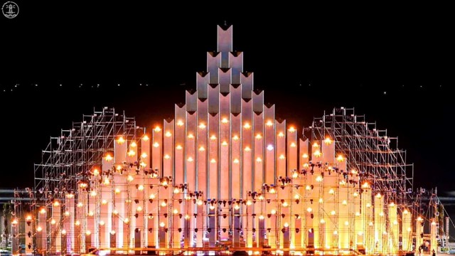 Huy động công nhân xây 143 trụ tháp ở quảng trường 1.100 tỷ, lập kỷ lục thần tốc trong 75 ngày