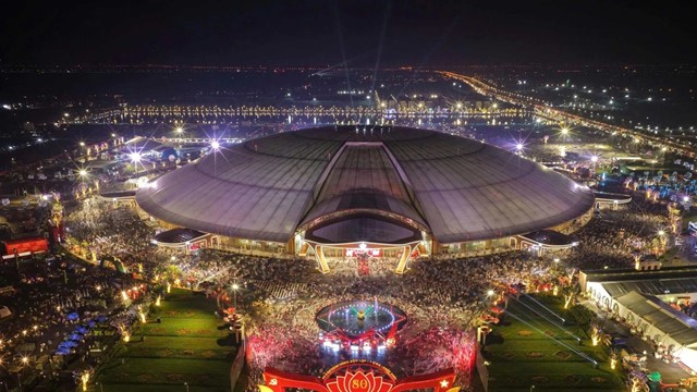 Huy động hơn 1.000 nhân công hoàn thành công trình hàng đầu Việt Nam trong hơn 10 tháng, lập kỷ lục có mái vòm thép lớn nhất hành tinh, bằng 14 lần sân bóng FIFA