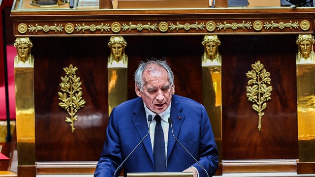 Vì sao Chính phủ Pháp sụp đổ lần thứ hai trong chưa đầy một năm?