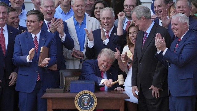 Chuyên gia cảnh báo: Thuế quan có thể khiến kinh tế Mỹ 'giật lùi', bơm hàng nghìn tỷ USD cũng khó cứu vãn